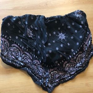 American Eagle bandana crop top. Black white pink
